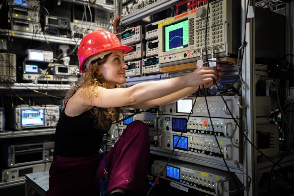 Un saut quantique pour les mesures de l’antimatière  - Antimatière CERN Physique Sciences