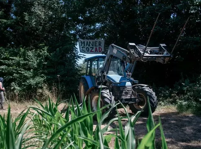 « Tenir, jusqu’à ce qu’on gagne » : À Brest, une ZAD contre le futur stade de football  - Brest Guipavas Lutte environnementale Stade de foot ZAD