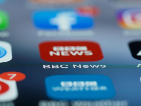 BBC : "Nous sommes contraints de faire de la communication pro-israélienne"  - Angleterre BBC Désinformation Israël Journalisme