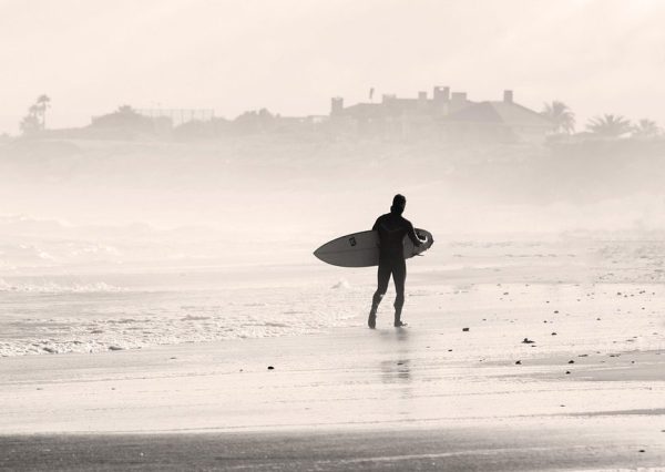 Les femmes prenaient la vague : l’histoire oubliée du surf californien  - Californie Féminisme Inégalités Surf