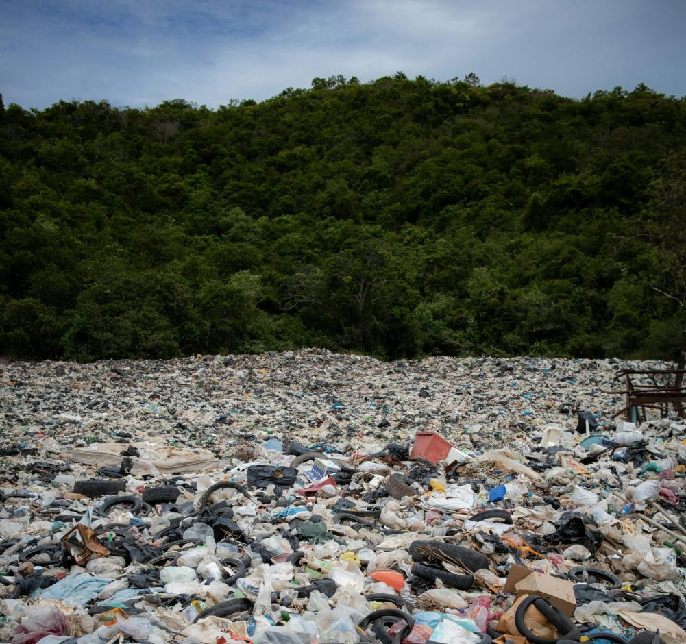 Les décharges sauvages de Nestlé : une contamination massive  - Décharges sauvages Microplastiques Nestlé Waters Plastiques Pollution Vosges