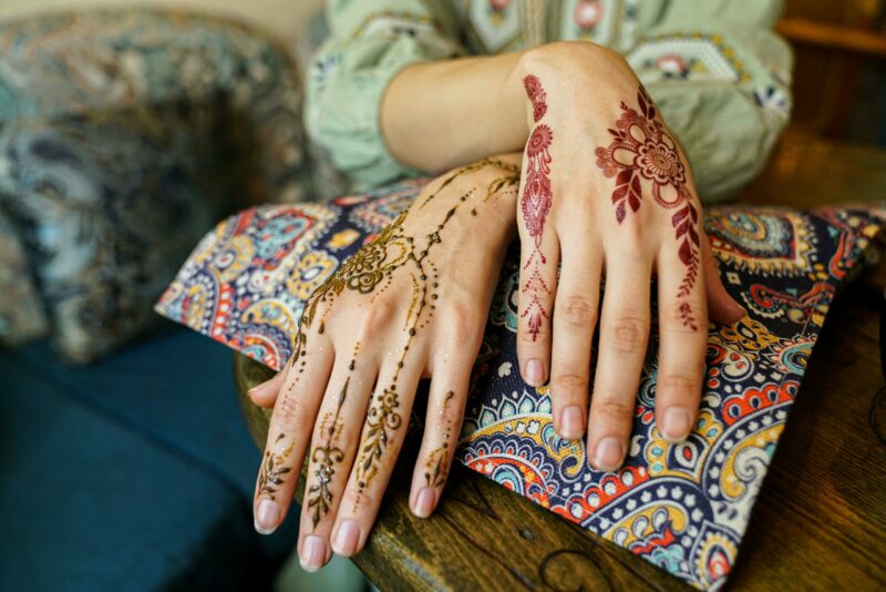 Longtemps interdits à Okinawa, ces tatouages renaissent grâce à la nouvelle génération  - Histoire Japon Okinawa Ryukyu Tatouages