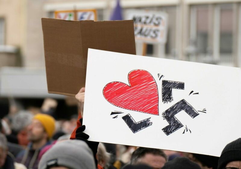 La fascinante (et fascisante) diabolisation mondiale des ANTIFA  - Antifa Antifascisme Donald Trump États-Unis Extrême-droite Extrême-gauche Fascisme Hongrie Terrorisme