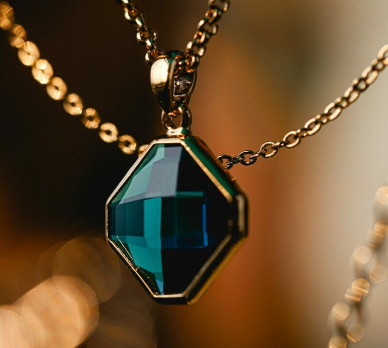 Les factures qui prouvent que Rachida Dati dissimule plus de 600 000 euros de bijoux  - Bijoux HATVP Justice Rachida Dati