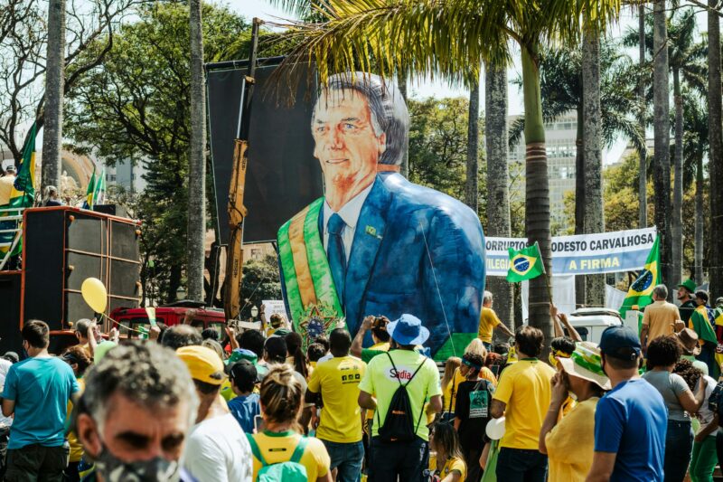 Bolsonaro condamné à 27 ans de prison pour tentative de coup d'État, le Brésil divisé  - Brésil Coup d'état Démocratie Jair Bolsonaro