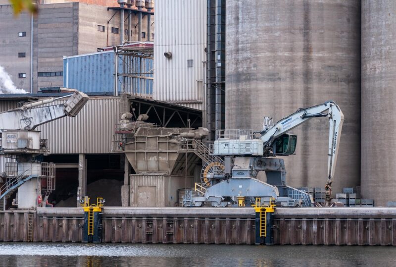 Justice climatique: le cimentier suisse Holcim dans le viseur des îliens indonésiens  - Cimenteries Climat Holcim Île de Pari Justice Justice climatique