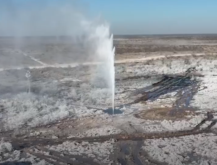Au Texas, des geysers toxiques jaillissent de puits de pétrole "zombies"  - Eau États-Unis Hydrocarbures Pétrole Pétrole de shiste Pollution Texas