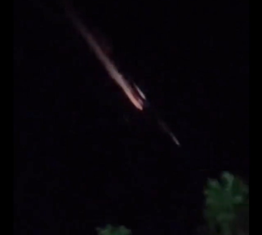 Starlink : 1 à 2 satellites se crashent chaque jour sur terre  - Chutes de satellites Espace Satellites Starlink